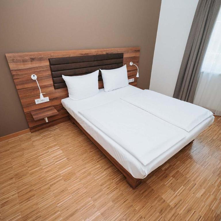 Coffee Fellows Hotel München-Freiham - Three-Bedroom Apartment - 13
