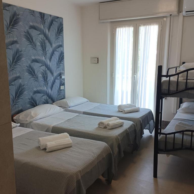 Hotel CARLO - Standard Family Room - 4