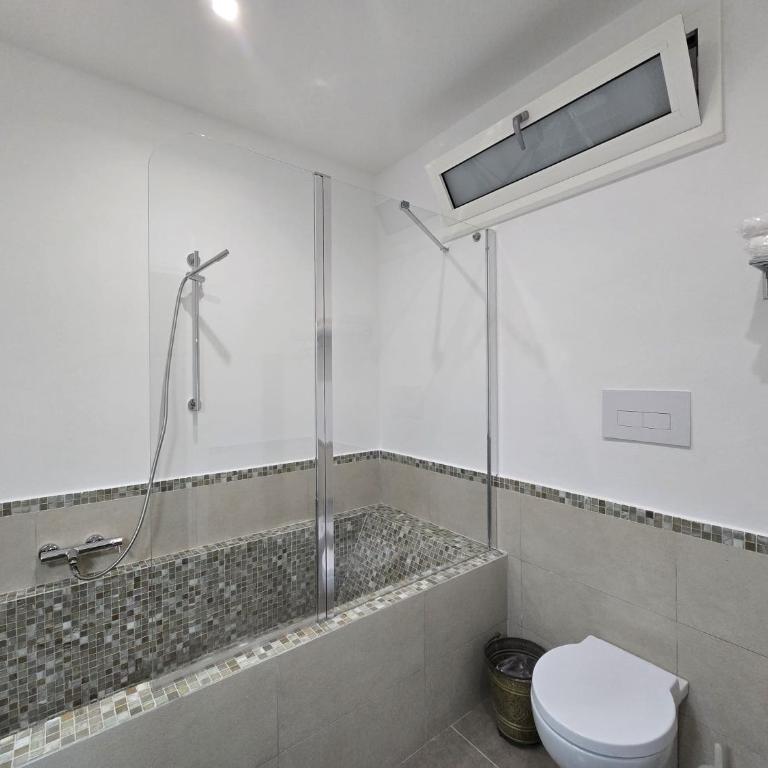 Domus Minerva - Deluxe Double Room with Bath - 8