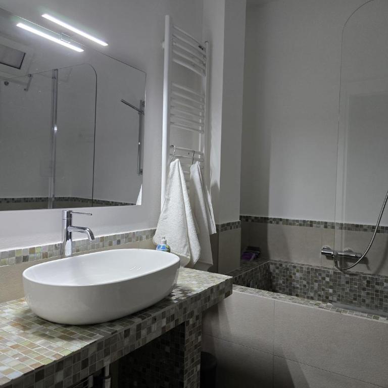 Domus Minerva - Deluxe Double Room with Bath - 3