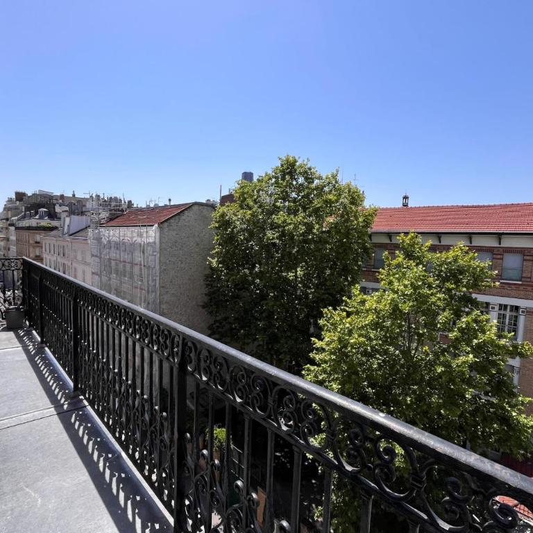Apartment with balcony Eiffel Tower view - Appartement - 9