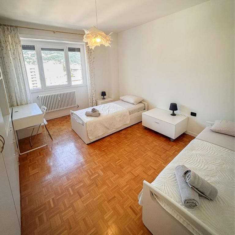 Art & Lake Apartment - Appartamento con 2 Camere da Letto e con Vista Montagna - 11