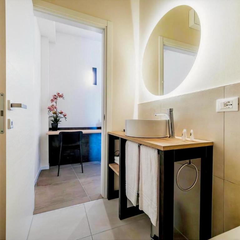 ApartmentsArena - Capuleti Collection Rooms - Camera Matrimoniale con Balcone - 6