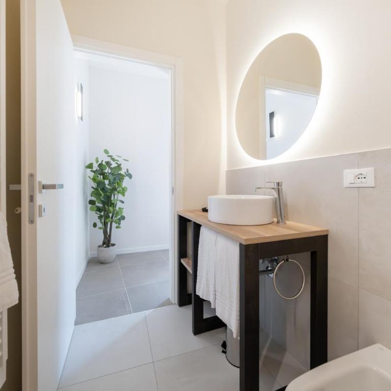 ApartmentsArena - Capuleti Collection Rooms - Camera Matrimoniale con Balcone - 15
