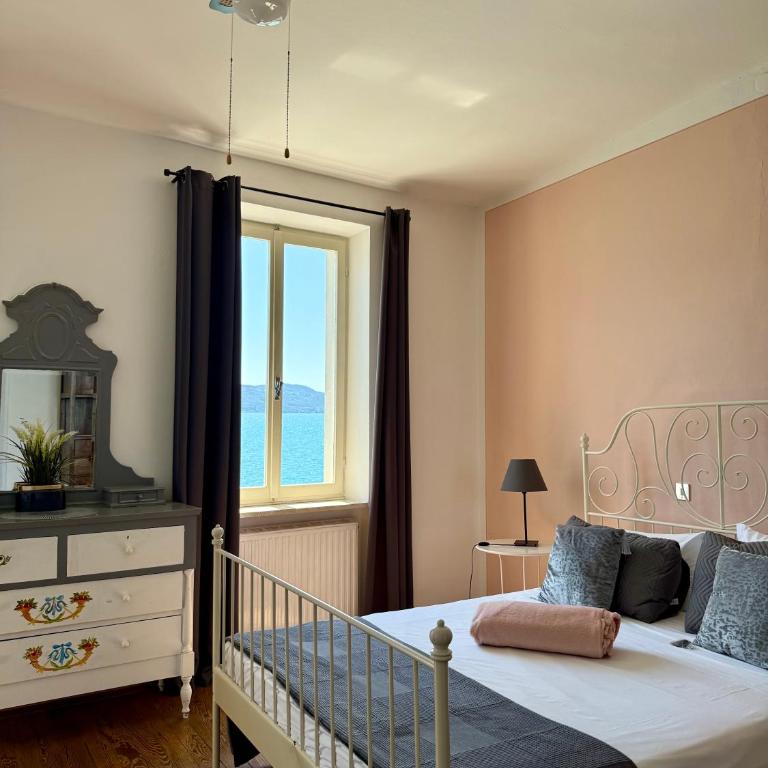Albergo Gargnano - Camera Matrimoniale con Vista Lago - 13