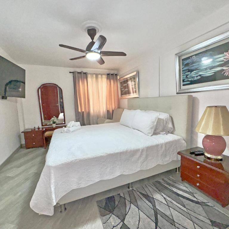 Apartamento Stay Medellín Laureles - Three-Bedroom Apartment - 5