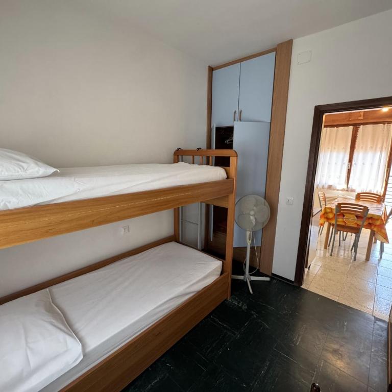 (4) Giovanni Versolatto - Appartamento con 2 Camere da Letto - 26
