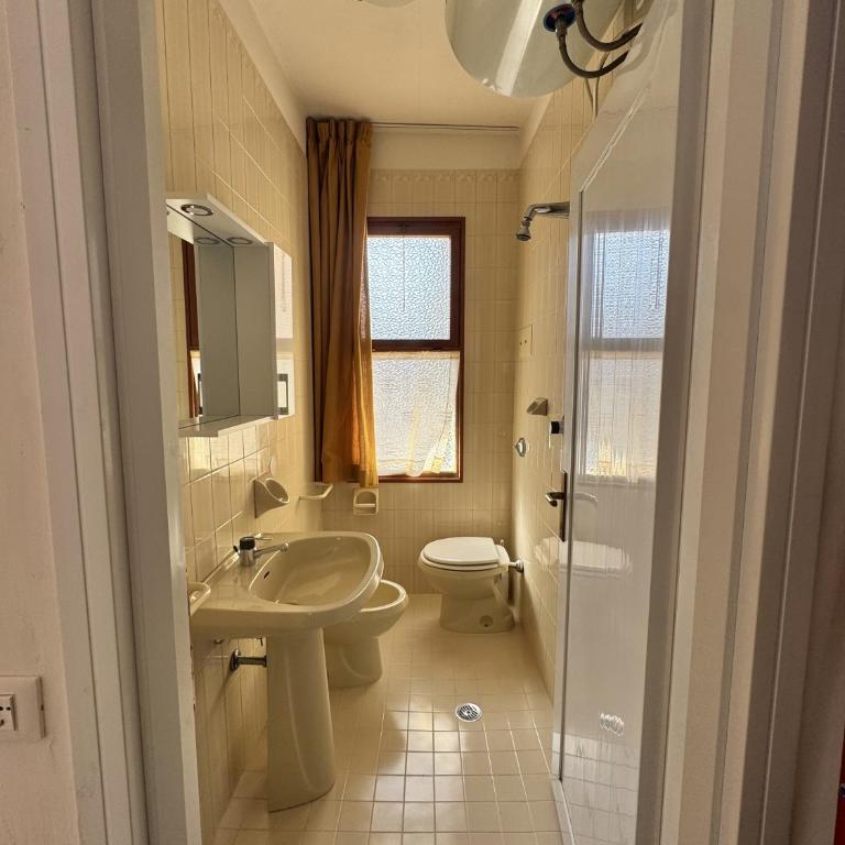 (4) Giovanni Versolatto - Appartamento con 2 Camere da Letto - 31