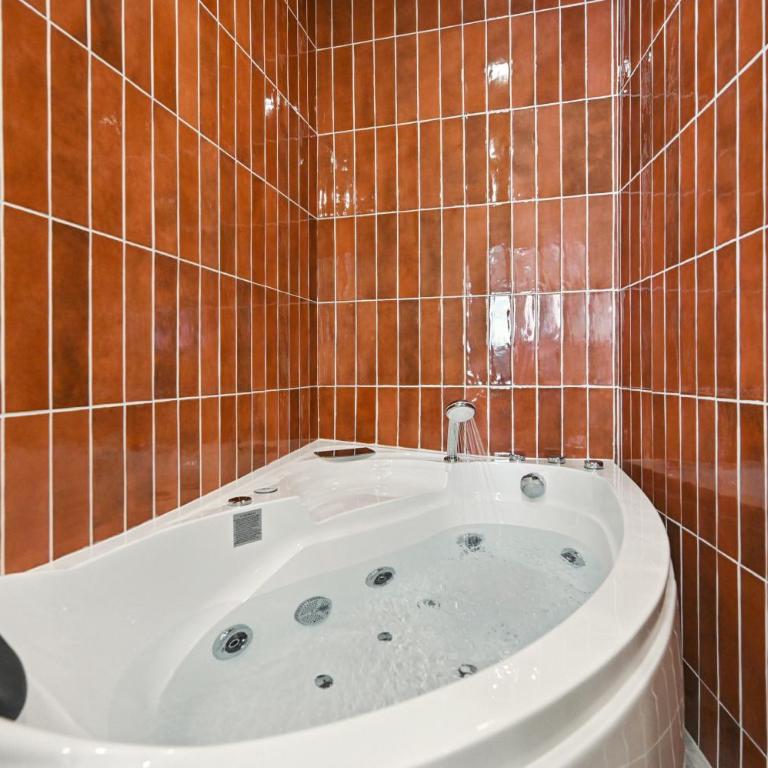 Lavie Maison 7th AC Hot Tub - Appartement 2 Chambres - 14
