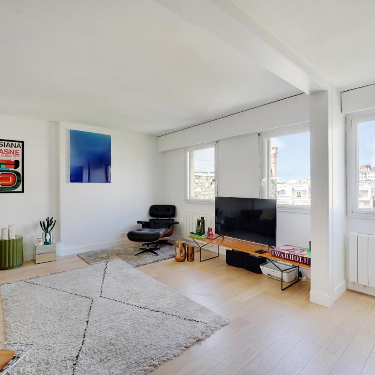 Eiffel Tower View - Charming Artist Apartment - GetHosted - Appartement 1 Chambre - 7