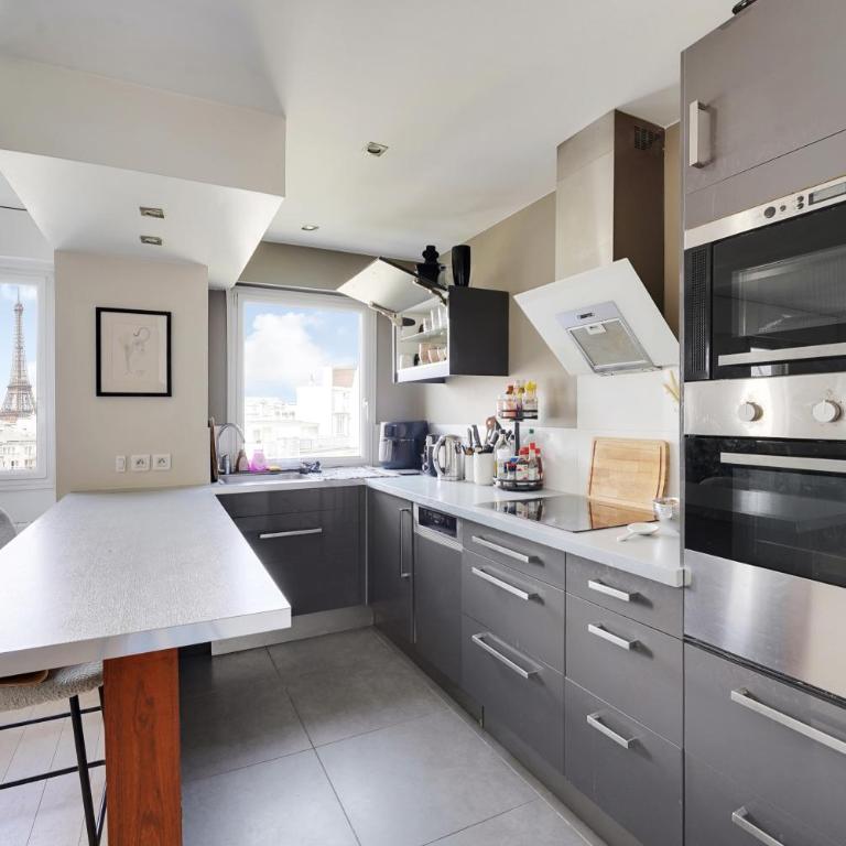 Eiffel Tower View - Charming Artist Apartment - GetHosted - Appartement 1 Chambre - 14