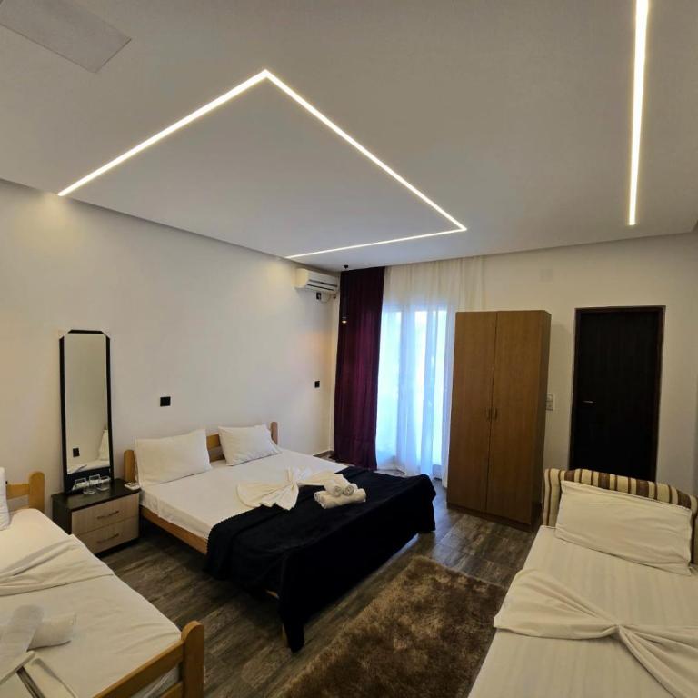 Lula Apartments - Family Room with Balcony - 3