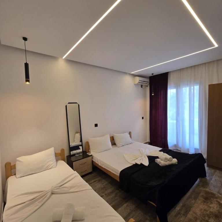Lula Apartments - Family Room with Balcony - 5