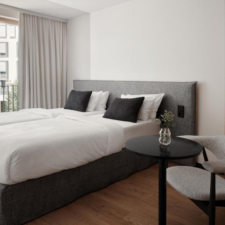 Bob W Munich Old Town - Original Zimmer - Queensize-Bett oder Zweibettzimmer - 15