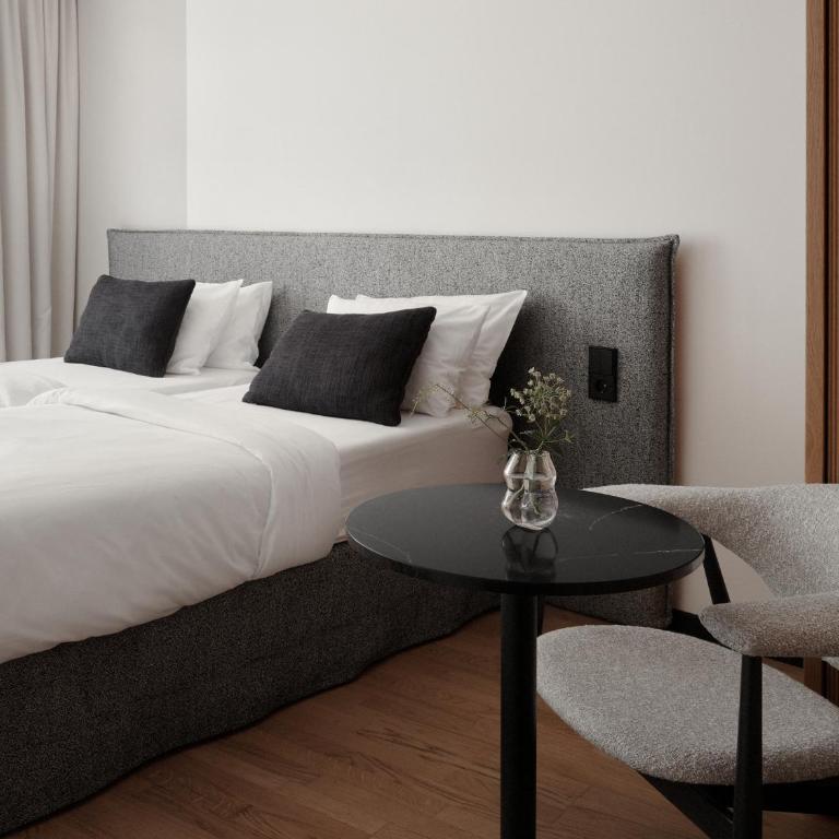 Bob W Munich Old Town - Original Zimmer - Queensize-Bett oder Zweibettzimmer - 16