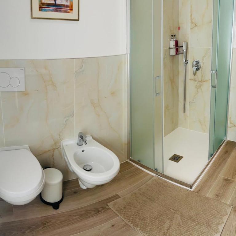 Sonila's Home 2 - Camera Matrimoniale con Bagno Privato - 6