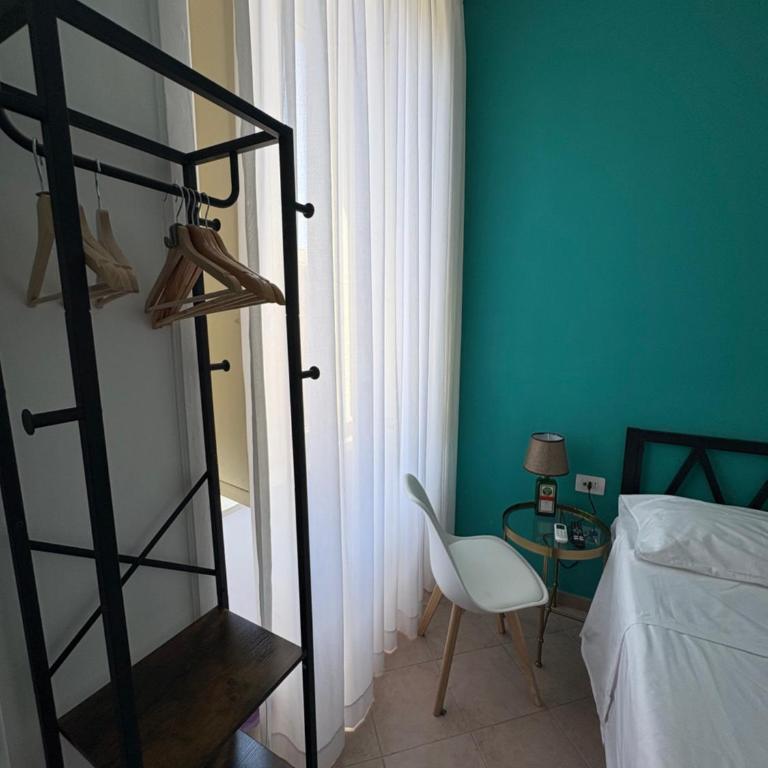 B&B Napoli Tonic - Camera Matrimoniale Budget - 10
