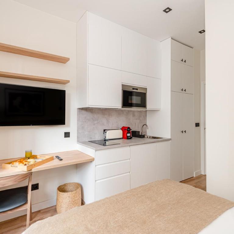 Trees Chueca Apartments - One-Bedroom Apartment - 16