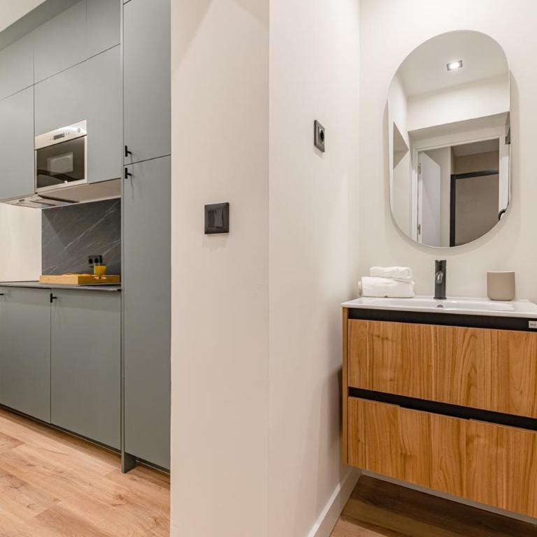 Trees Chueca Apartments - One-Bedroom Apartment - 2