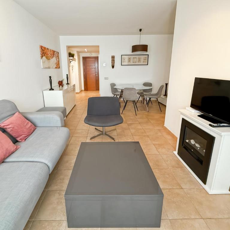 Amplio piso con parking y piscina cerca del mar - Two-Bedroom Apartment - 6