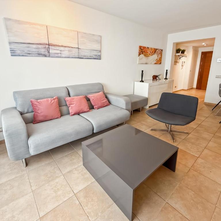 Amplio piso con parking y piscina cerca del mar - Two-Bedroom Apartment - 5