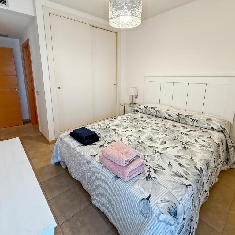 Amplio piso con parking y piscina cerca del mar - Two-Bedroom Apartment - 19