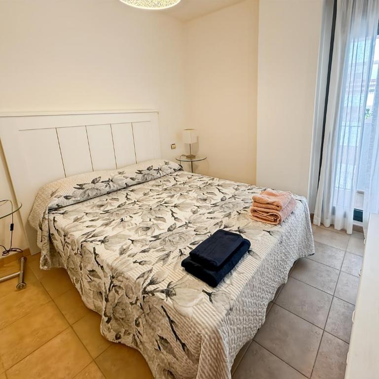 Amplio piso con parking y piscina cerca del mar - Two-Bedroom Apartment - 18