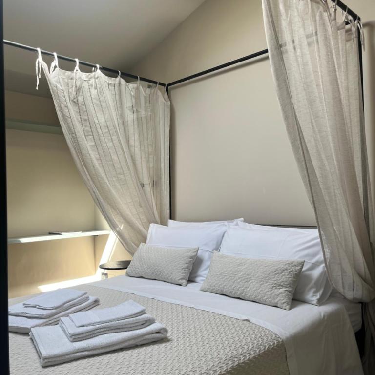 Cathedral Room&Loft - One-Bedroom House - 4