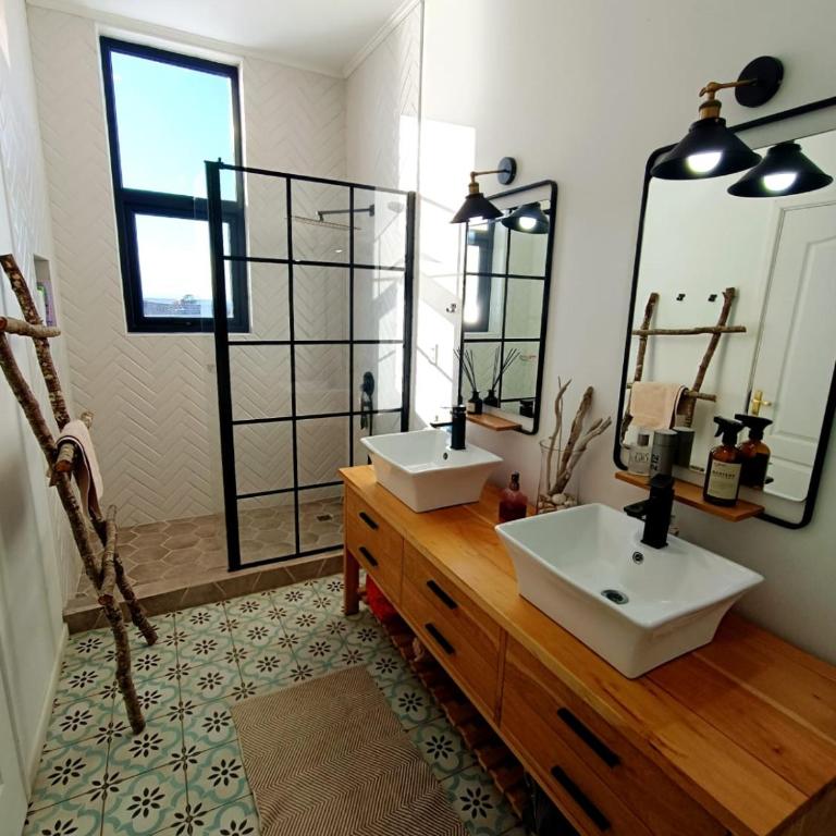 Casa Vista al Estrecho de Magallanes - Four-Bedroom House - 9