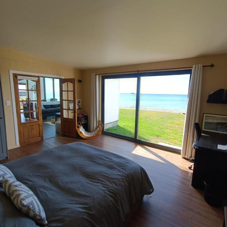 Casa Vista al Estrecho de Magallanes - Four-Bedroom House - 13