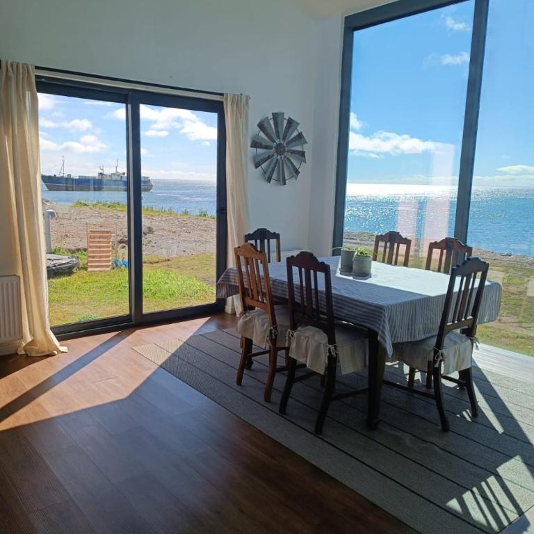 Casa Vista al Estrecho de Magallanes - Four-Bedroom House - 14