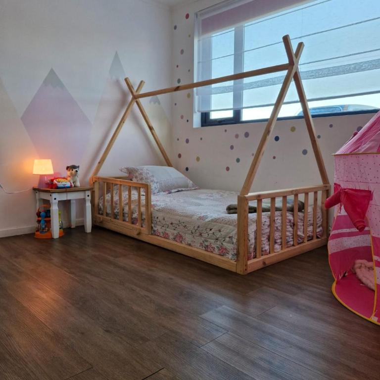 Casa Vista al Estrecho de Magallanes - Four-Bedroom House - 16