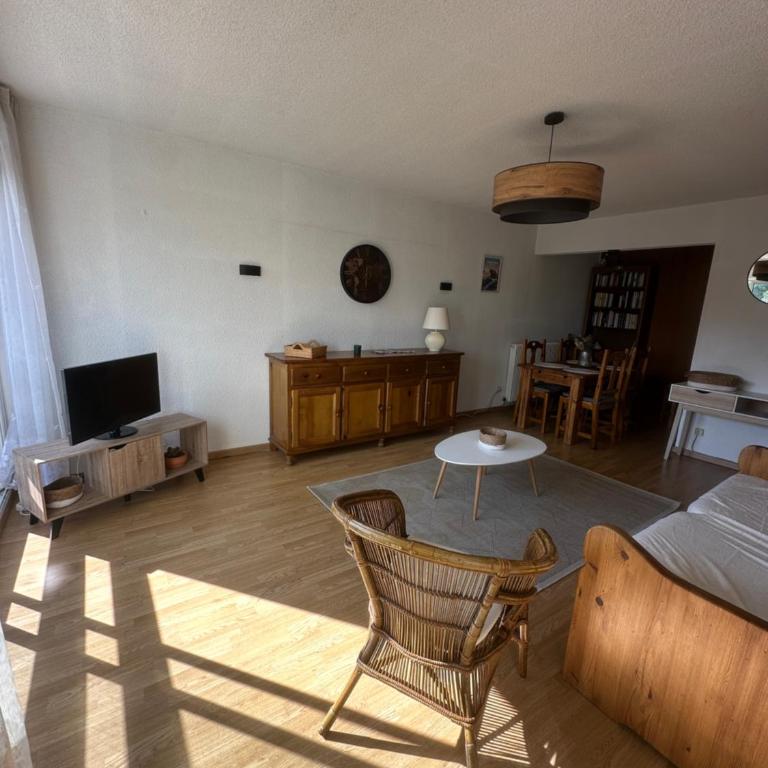 Bel appartement idéalement situé - Appartement 2 Chambres - 10