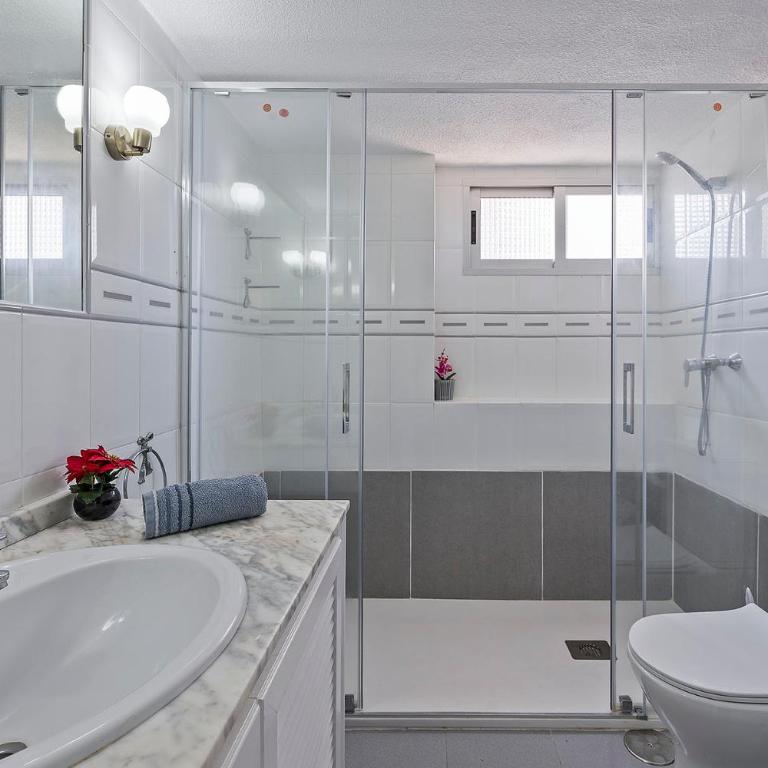 Apartamento en benidorm a 1a línea del mar - Three-Bedroom Apartment - 7