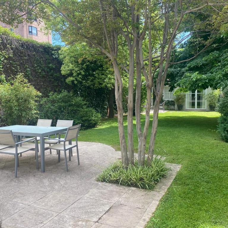 Esplendida casa en Mendoza-Desayuno-Limpieza-Cochera - Casa de 4 dormitorios - 1