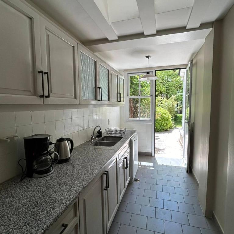 Esplendida casa en Mendoza-Desayuno-Limpieza-Cochera - Casa de 4 dormitorios - 20