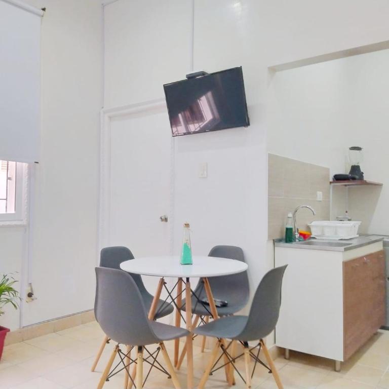 apto centro comodo 3 piso -- 1 - One-Bedroom Apartment - 1