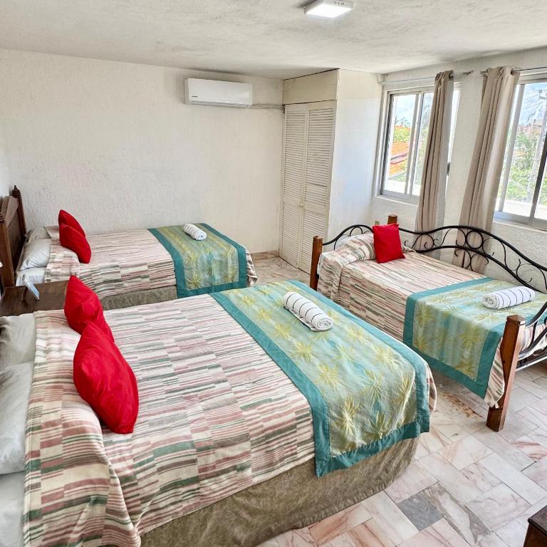 Hotel Farallon Inn Cancún - Family Room with Balcony - 3