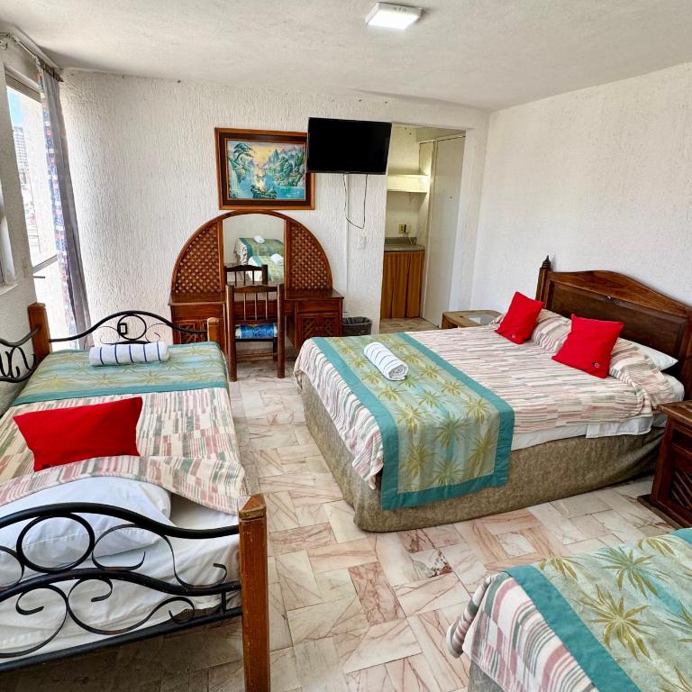 Hotel Farallon Inn Cancún - Family Room with Balcony - 1