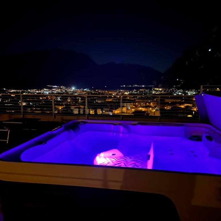Attico Sky Lake Holiday Luxury Apartament - Two-Bedroom Apartment - 24