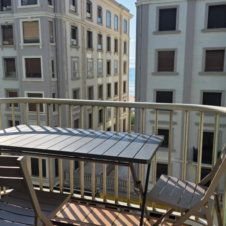 Beach Big Apartment With 3 Rooms Apartment Parking Included - Apartamento de 3 dormitorios - 3