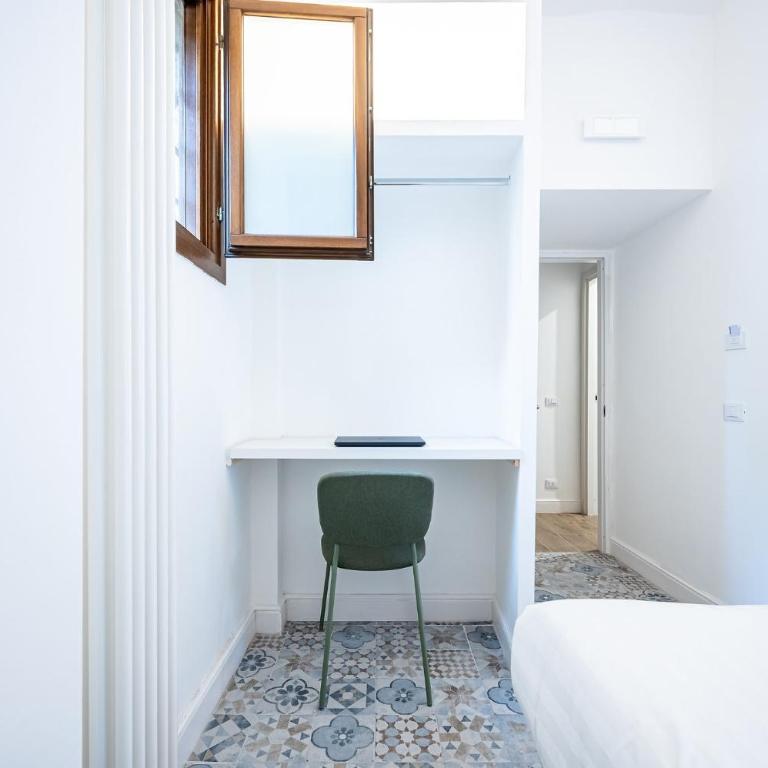 Domus Piramide - Camera Matrimoniale/Doppia con Letti Singoli con Bagno Privato - 16