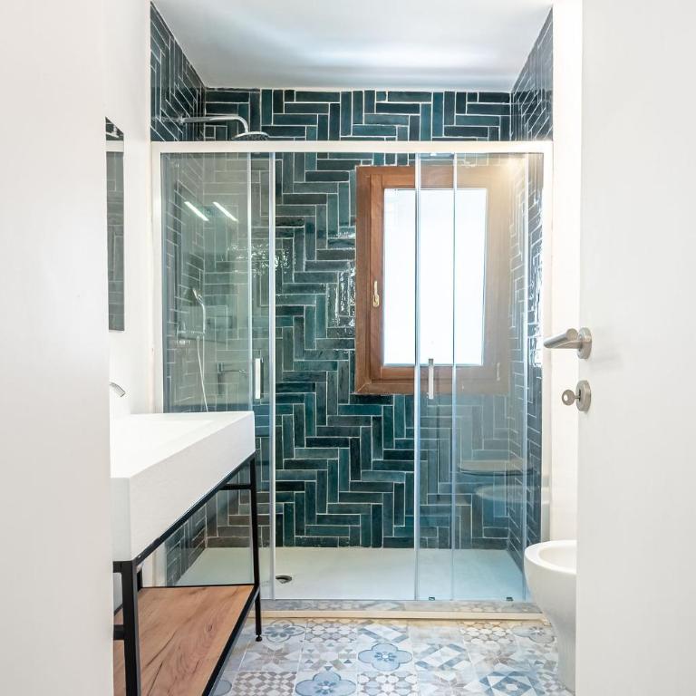 Domus Piramide - Camera Matrimoniale/Doppia con Letti Singoli con Bagno Privato - 24