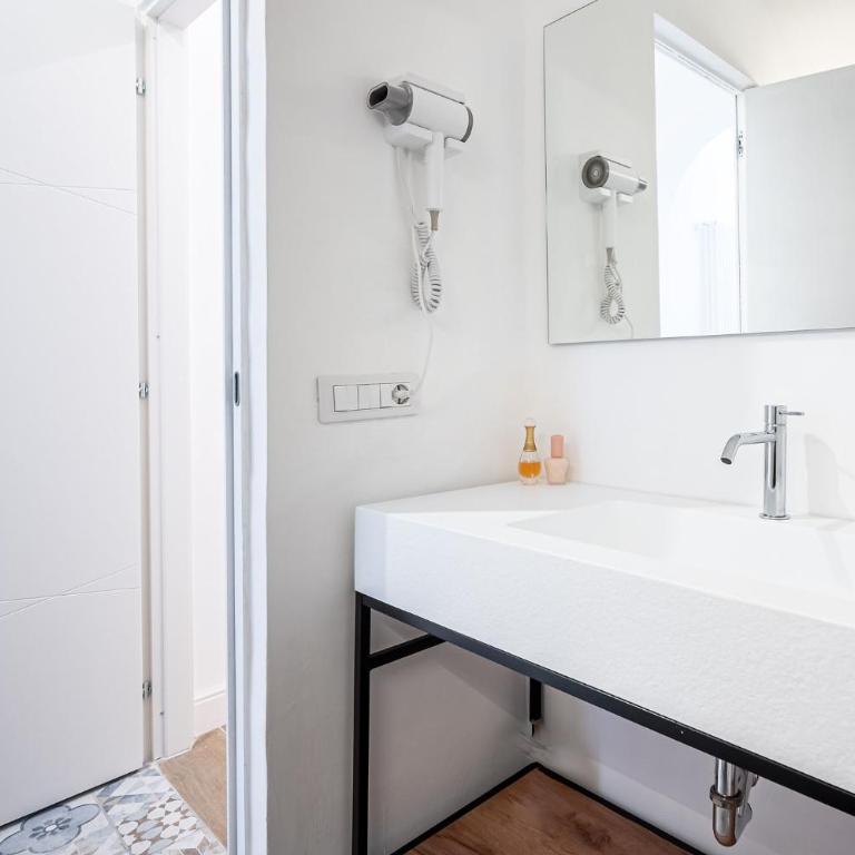 Domus Piramide - Camera Matrimoniale/Doppia con Letti Singoli con Bagno Privato - 19