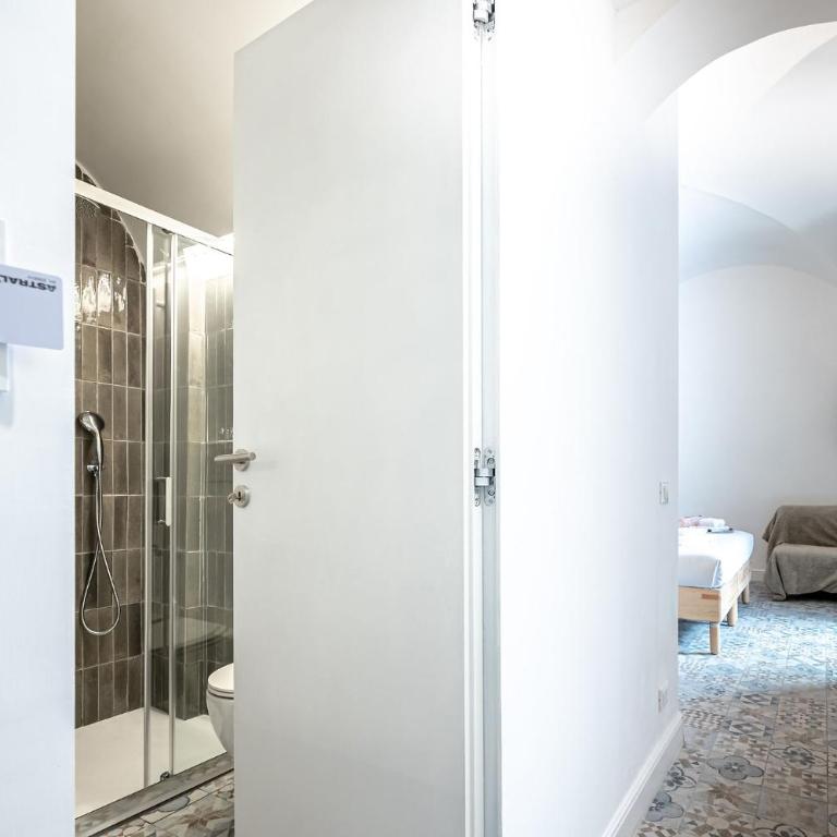 Domus Piramide - Camera Matrimoniale/Doppia con Letti Singoli con Bagno Privato - 26