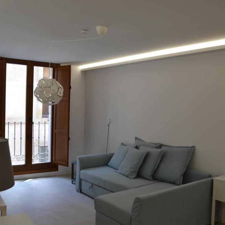 Apartamentos Suites&Homes - One-Bedroom Apartment with Balcony - Calle Serranos 32 - 3