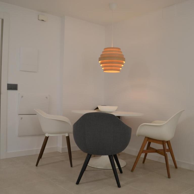 Apartamentos Suites&Homes - One-Bedroom Apartment with Balcony - Calle Serranos 32 - 4
