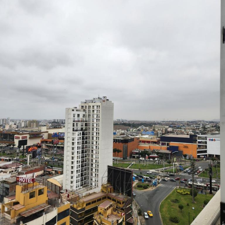 Vive y descansa con seguridad a 3min del mall San Miguel - Apartamento de 3 dormitorios - 2