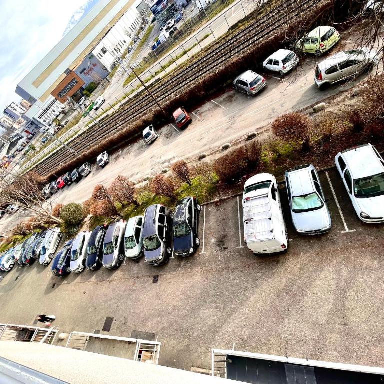 superbe duplex avec parking gratuit - Appartement 2 Chambres - 27