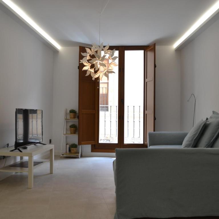 Apartamentos Suites&Homes - One-Bedroom Apartment with Balcony - Calle Serranos 32 - 2